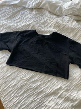 h:ours Black Cropped Pocket Tee
